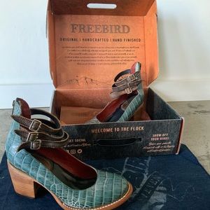 Freebird Randi turquoise Croco 3 inch heel - size 8